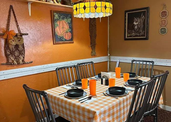Ez 1 Mile To Fort Sill! Pumpkin Cottage Sleeps 9, Grills, Firepit, Laundry