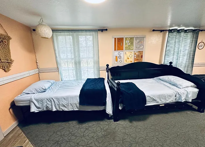 Ez 1 Mile To Fort Sill! Pumpkin Cottage Sleeps 9, Grills, Firepit, Laundry