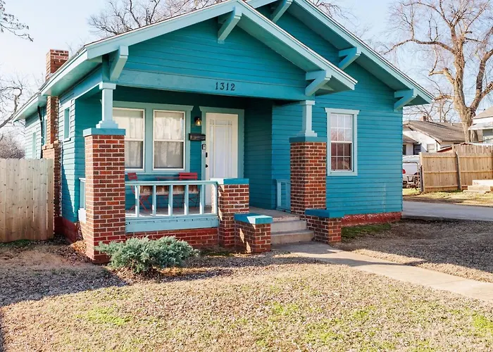 Blue Bungalow Near Ou Med/Downtown